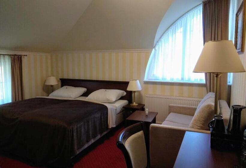 シャレー・スペリアー1寝室, Dworek Hetmanski