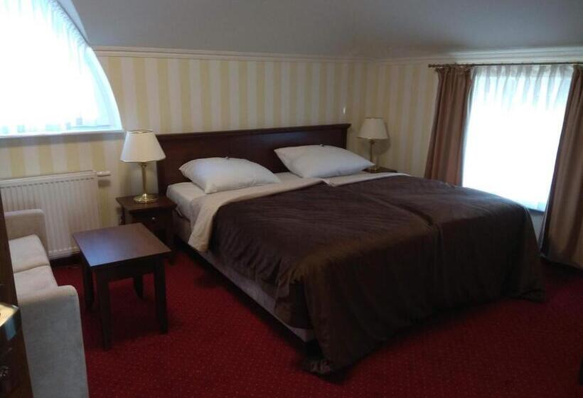 シャレー・スペリアー1寝室, Dworek Hetmanski