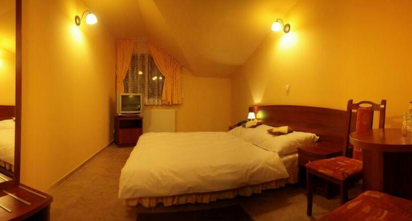 اتاق استاندارد, Dwór Jur Gast