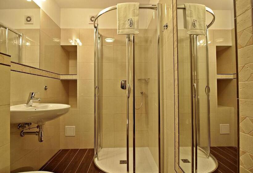 스탠다드 룸, Fajkier