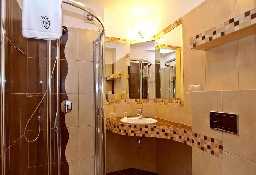 스탠다드 룸, Fajkier