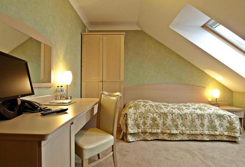 스탠다드 룸, Fajkier