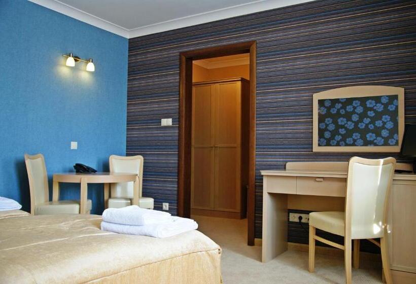 스탠다드 룸, Fajkier