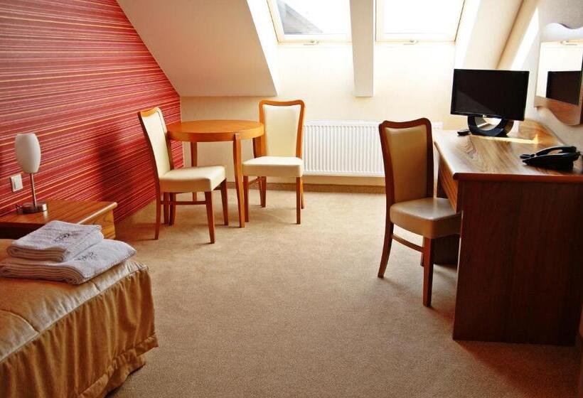 스탠다드 룸, Fajkier