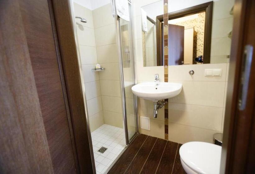 스탠다드 싱글 룸, Fajkier