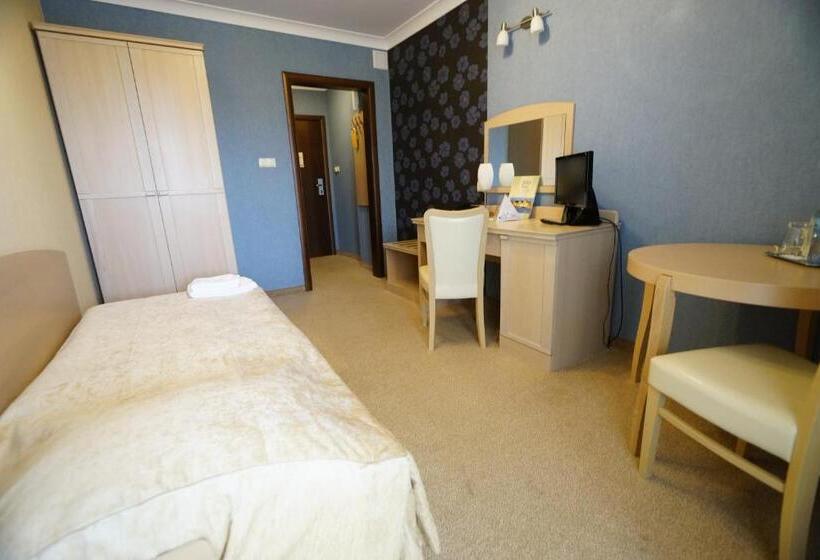 스탠다드 싱글 룸, Fajkier