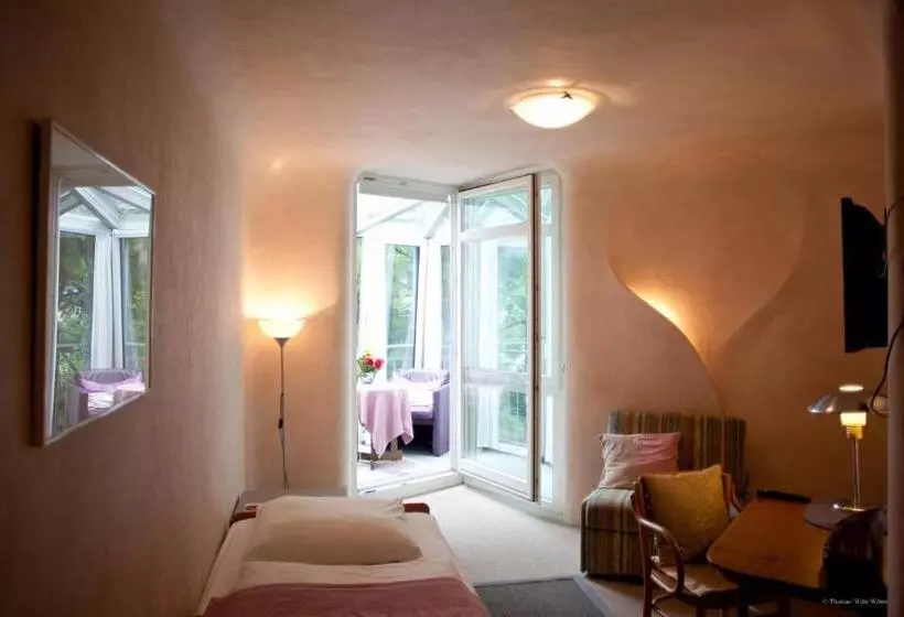 Standard Single Room, Georg