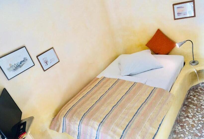 스탠다드 싱글 룸, Georg