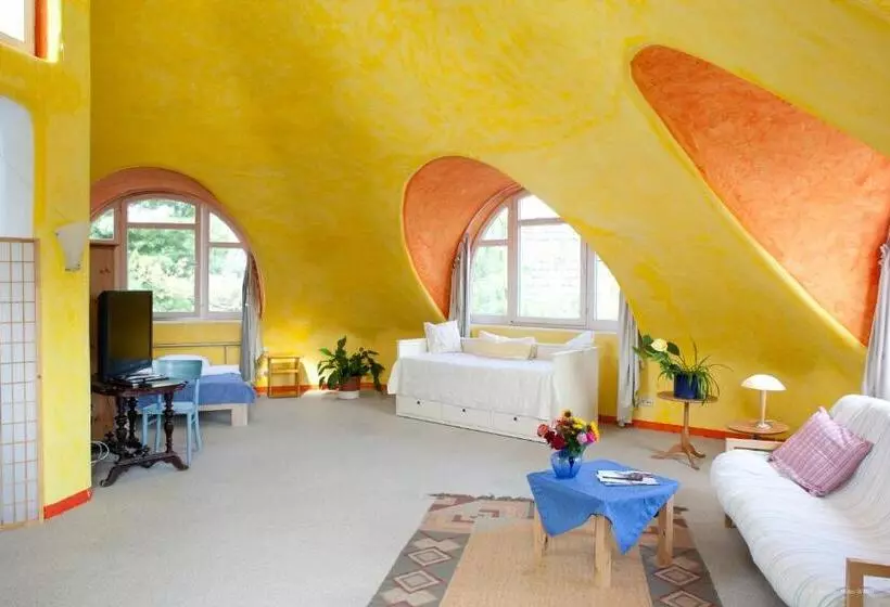 Standard Room, Georg