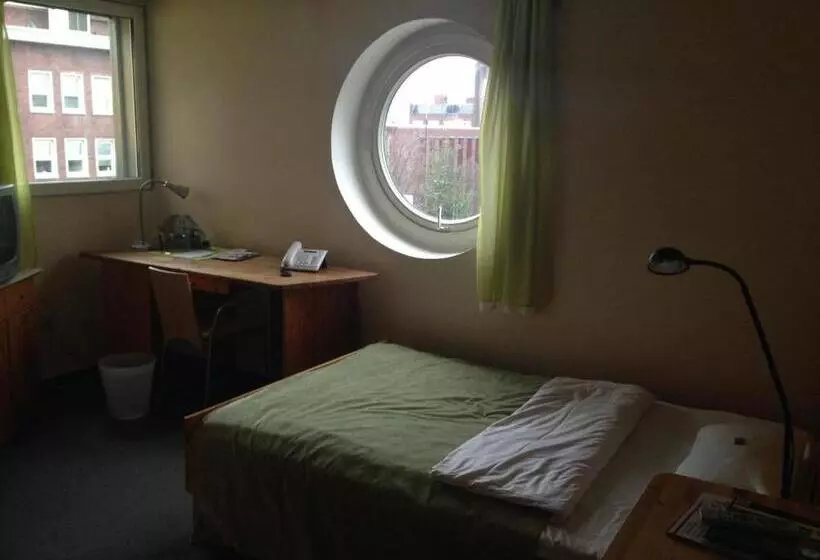 Standard Room, Georg