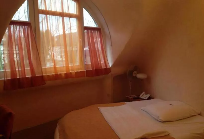 Standard Room, Georg