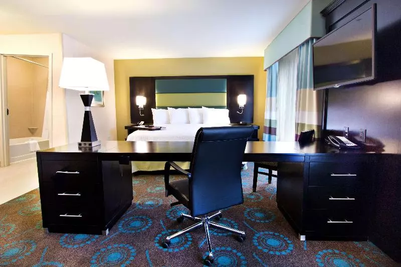 キングサイズベッドのスタンダードルーム, Hampton Inn & Suites Salt Lake City/farmington