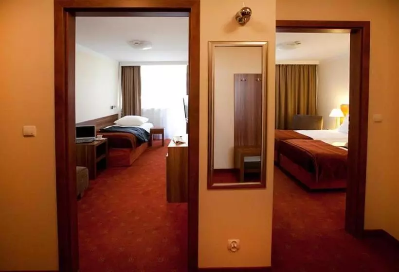 Standard Kolmen Hengen Huone Parveke, Jantar Medical Spa