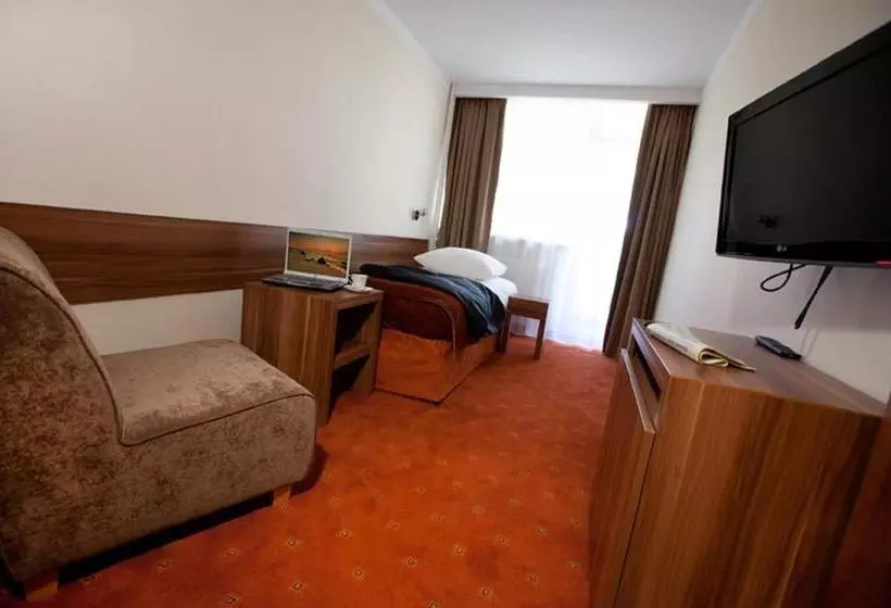 Standard Kolmen Hengen Huone Parveke, Jantar Medical Spa