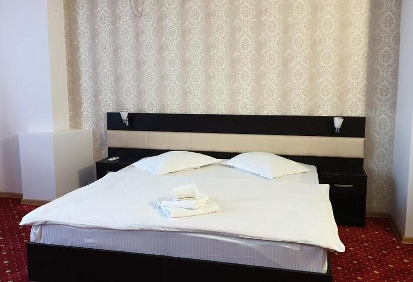 جناح جونيور, Magic   City Center