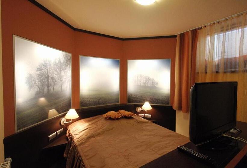 스탠다드 룸, Na Rogatce