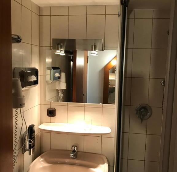 标准单人间, Poseidon