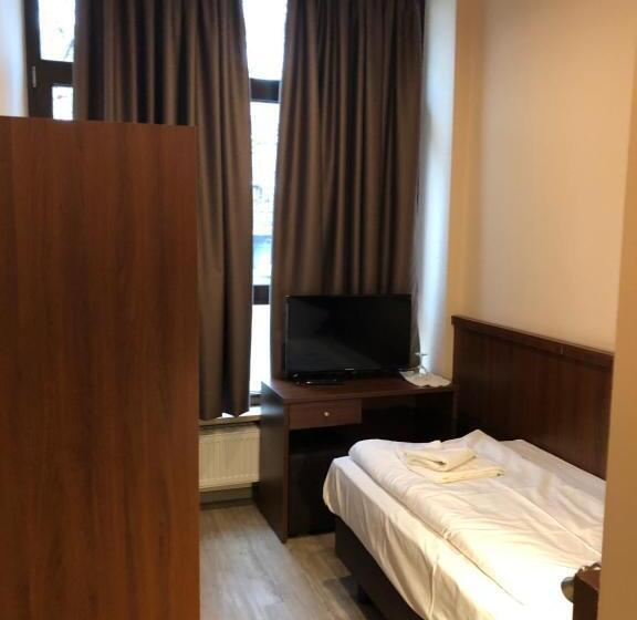 标准单人间, Poseidon