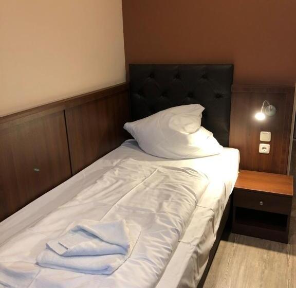 标准单人间, Poseidon