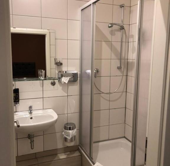 标准单人间, Poseidon