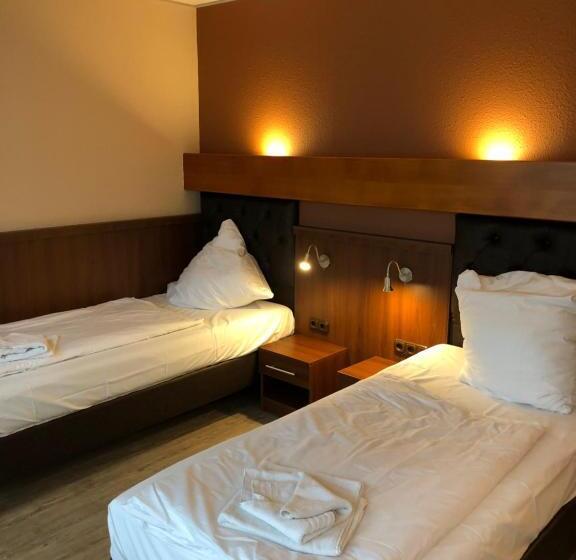 标准三人间, Poseidon