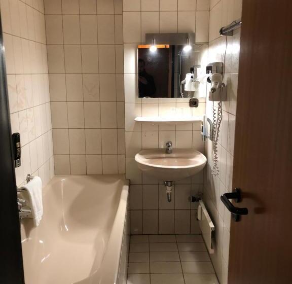 四人标准间, Poseidon