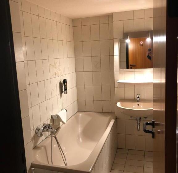 四人标准间, Poseidon