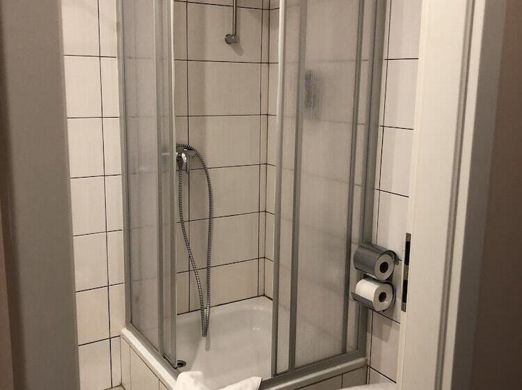 标准单人间, Poseidon