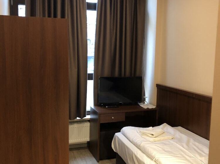 标准单人间, Poseidon