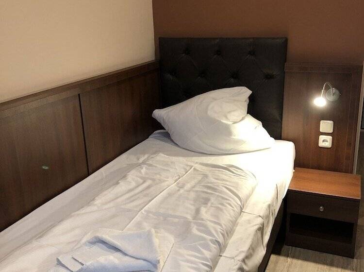 标准单人间, Poseidon