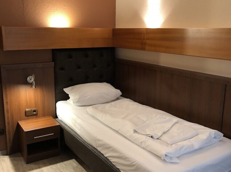 标准单人间, Poseidon