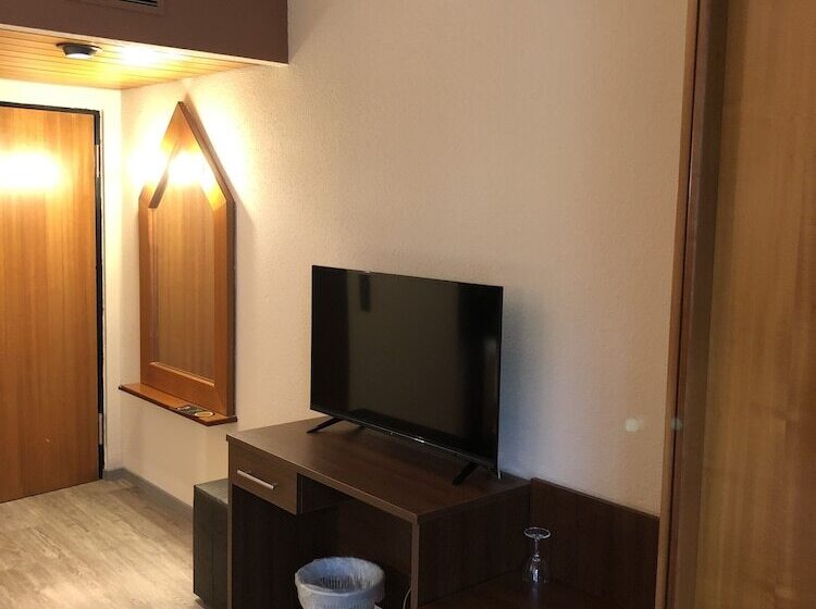 标准单人间, Poseidon