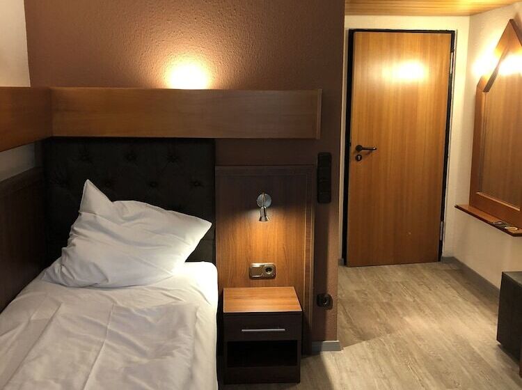 标准单人间, Poseidon