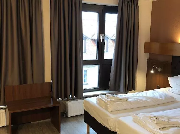 Quarto Triplo Standart, Poseidon