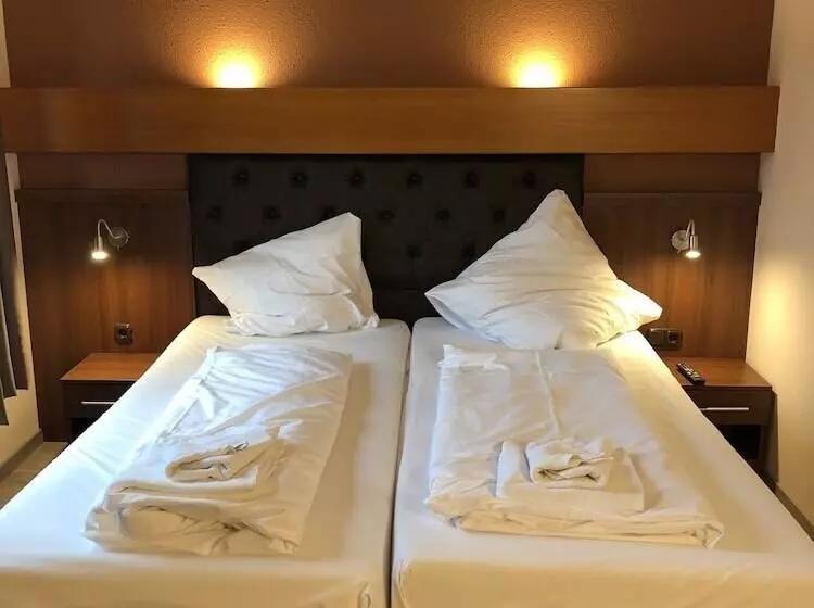 Quarto Triplo Standart, Poseidon