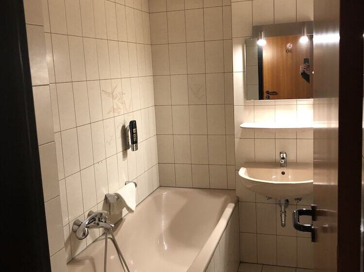 四人标准间, Poseidon