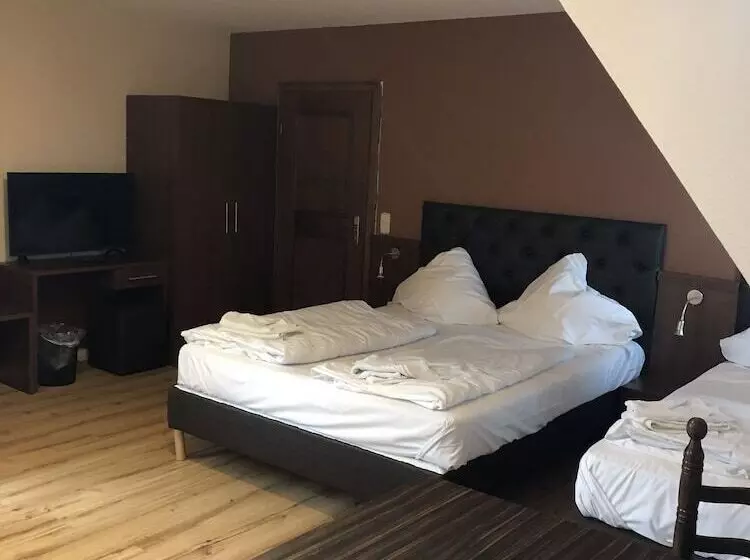 Quarto Quádruplo Standard, Poseidon
