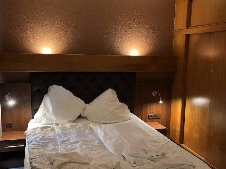 四人标准间, Poseidon