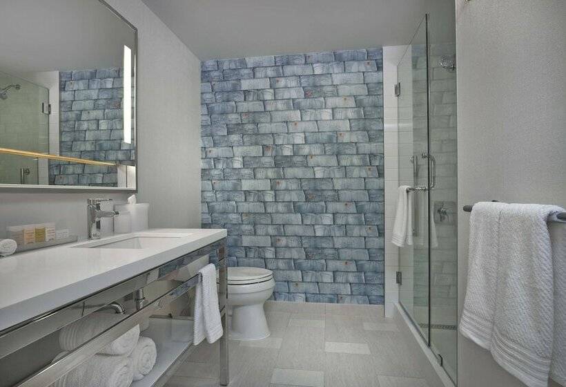 غرفة كلوب, Renaissance Edmonton Airport