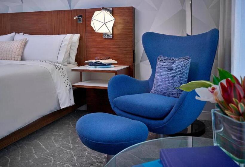 غرفة قياسية سرير كينج, Renaissance Edmonton Airport