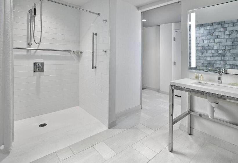 غرفة كلوب, Renaissance Edmonton Airport