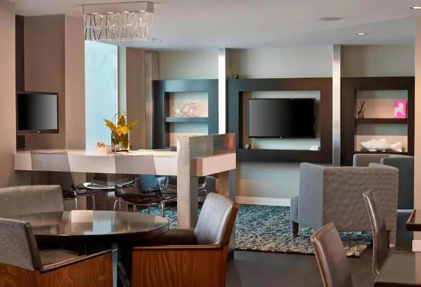 クラブスイート, Renaissance Edmonton Airport
