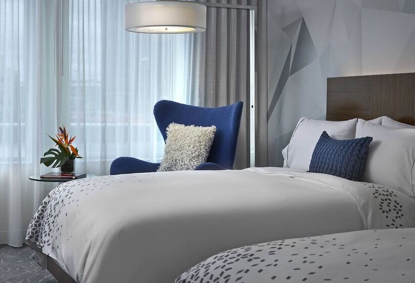 غرفة كلوب, Renaissance Edmonton Airport