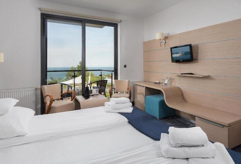 اتاق استاندارد با چشم‌انداز دریا, Restauracja Faleza