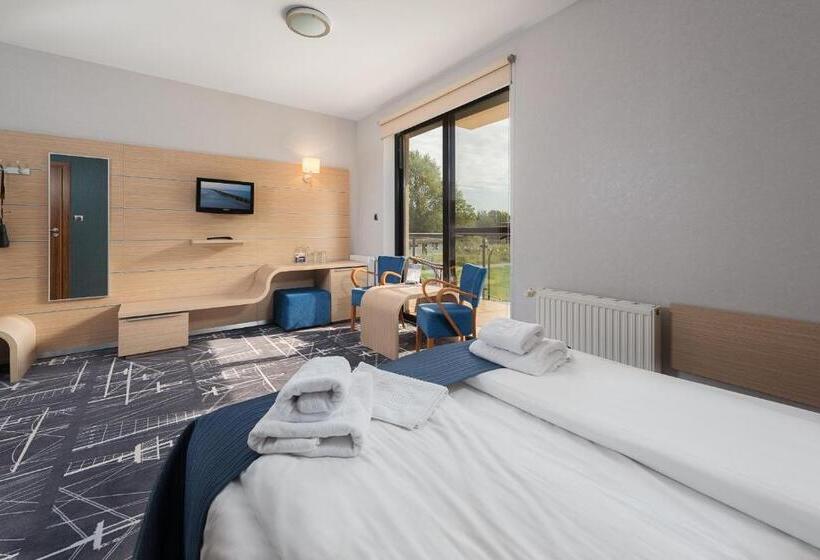 اتاق استاندارد, Restauracja Faleza