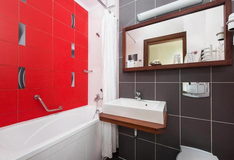 اتاق استاندارد, Restauracja Faleza