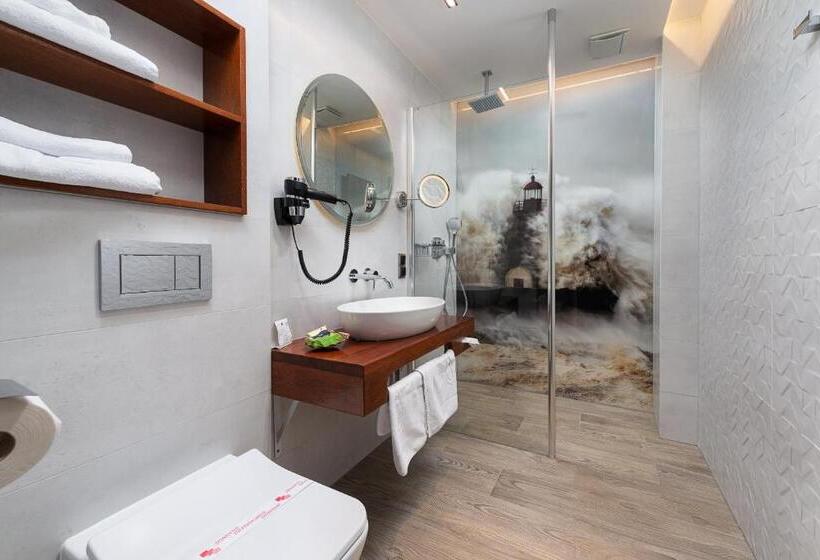 سوییت با چشم‌انداز دریا, Restauracja Faleza