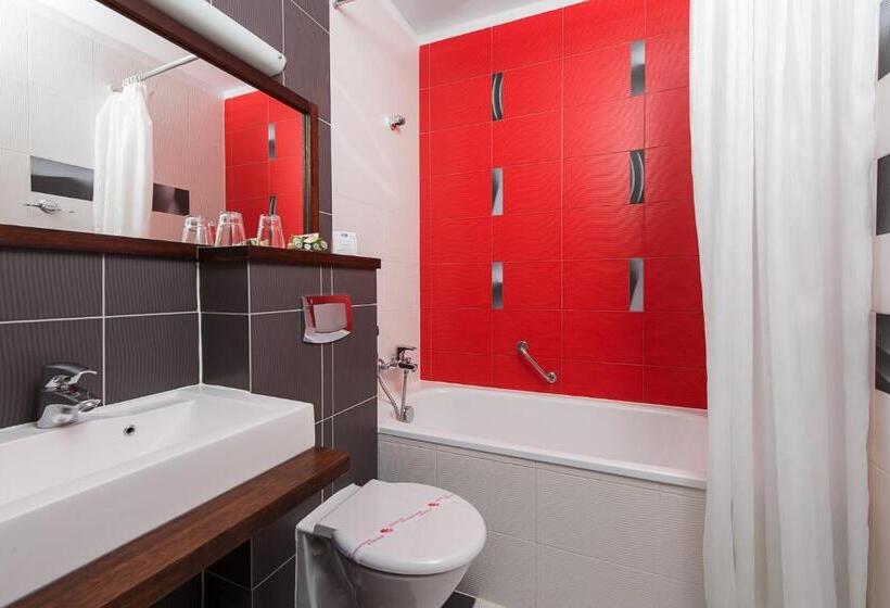 استودیوی استاندارد, Restauracja Faleza