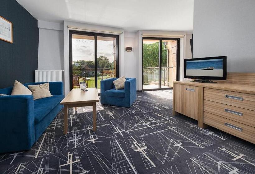 استودیوی استاندارد, Restauracja Faleza