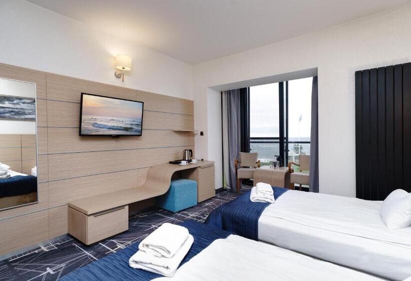 اتاق استاندارد با چشم‌انداز دریا, Restauracja Faleza